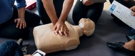 CPR training with a training dummy
